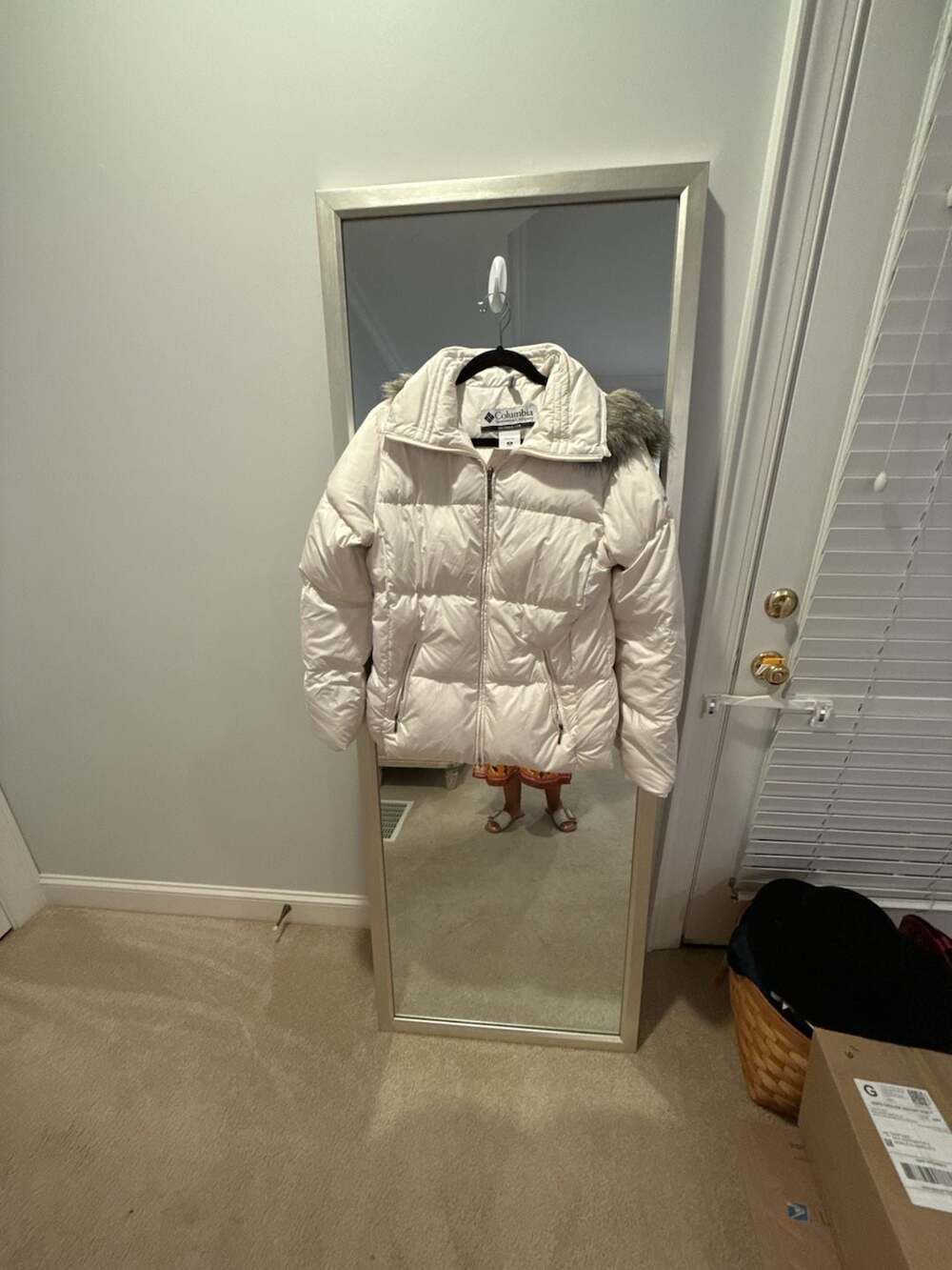 Columbia Puffer Jacket Size M White Down Faux Fur Hood